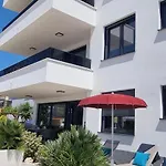 Dinary Penthouse Apartman Vir