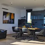 Dinary Penthouse * Vir