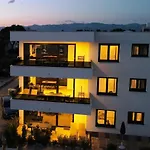 Dinary Penthouse * Vir