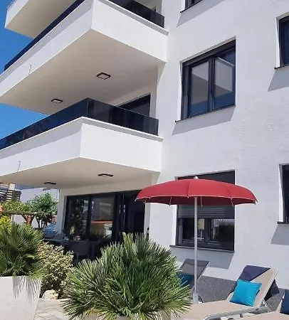 Dinary Penthouse Apartman Vir