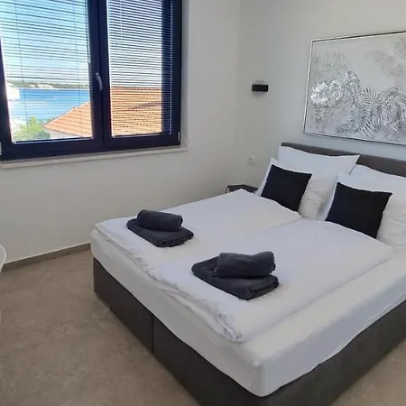 Apartman Dinary Penthouse Vir