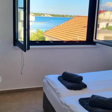 Dinary Penthouse Apartman Vir