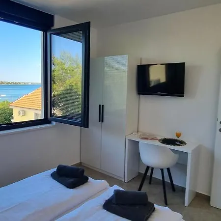 Dinary Penthouse Vir