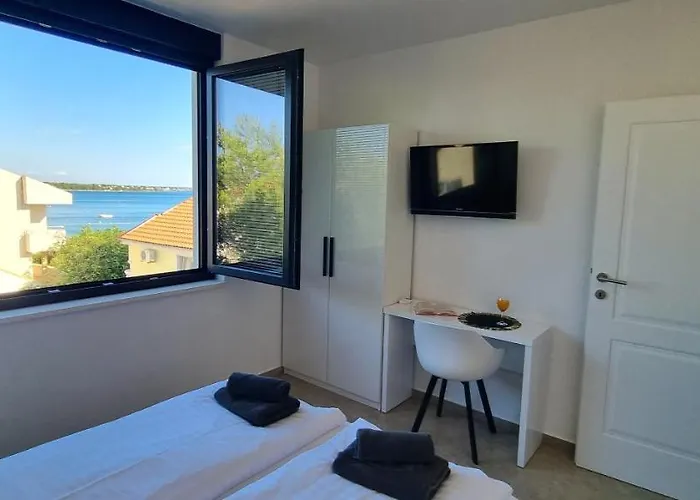 Dinary Penthouse Vir